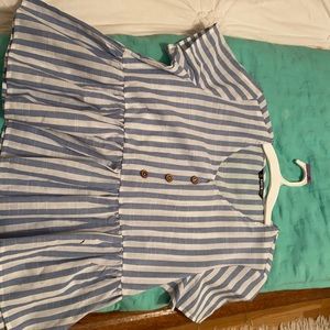 Cute top with buttons